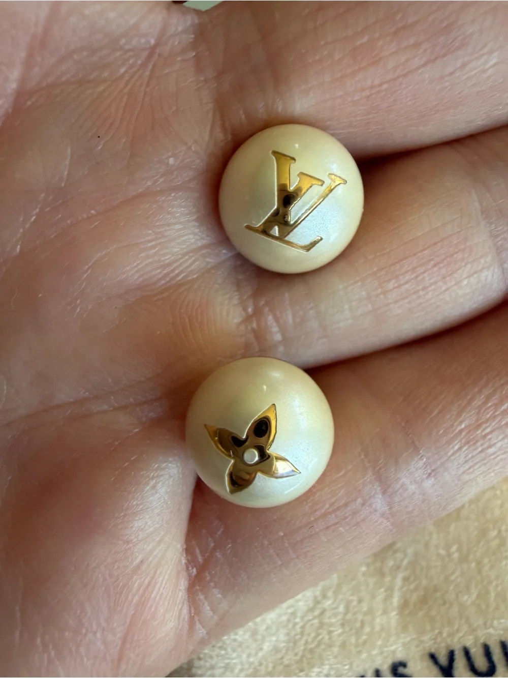 Louis Vuitton My Mix Stud Earrings White/Gold Faux Pearl Metal w pouch - Picture 2 of 10
